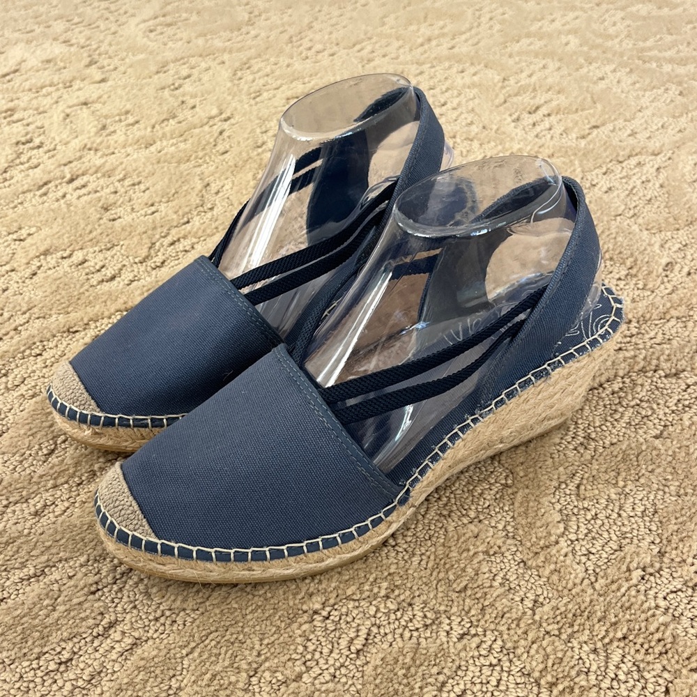 Vidoretta Espadrilles brand new. Steel gray. Size 40